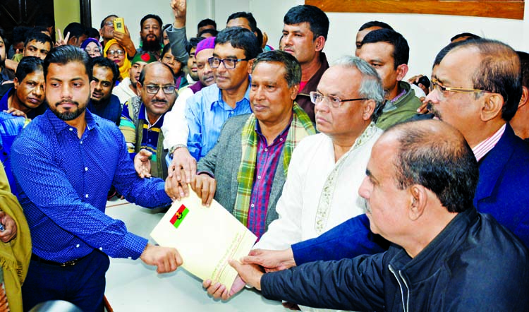 Ishraf Hossain, son of former Mayor late Sadek Hossain Khoka taking nomination paper as mayor candidate for DSCC election from BNP central office in the city's Naya Palton on Thursday.