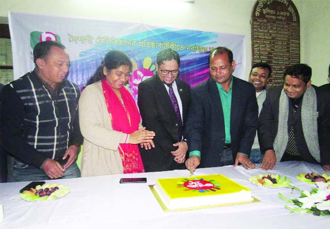 GAZIPUR: SM Taiqul Islam, DC , Gazipur cutting cake marking the 15th founding anniversary of Baishaki Television at Gazipur Press Club on Friday .