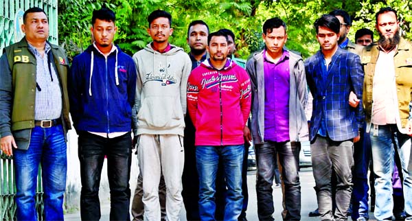RAB mobile team on information raided a house and arrested five suspected members of banned militant outfit Allahr Dal from Labanchora area in Khulna city on Sunday.