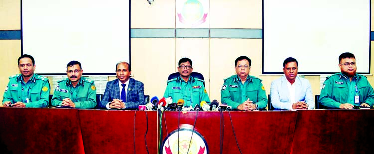 DMP Commissioner Mohammad Shafiqul Islam speaking at a press conference on directives of security measures and vehicular movement on the eve of English New Year at DMP Media Center on Monday.