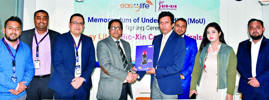 Mohammad Shazzadul Karim, DMD of Guardian Life Insurance Limited (GLIL) and Kamrul Hasan Ronnie, Director (Marketing & Sales) of Bio-Xin Cosmeceuticals, exchanging a Digital Loyalty Program agreement signing document, at GLIL head office in the city recen