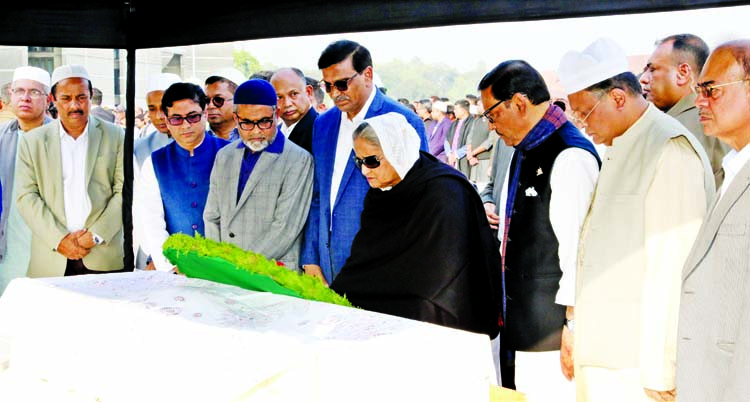 Prime Minister Sheikh Hasina paying tributes to former Awami League lawmaker from reserved seat Advocate Fazilatunnesa Bappy placing wreaths on her coffin at the South Plaza of the Jatiya Sangsad Bhaban on Thursday. BSS photo