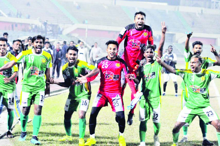 Players of Rahmatganj MFS celebrate after beating Mohammedan Sporting Club Limited by a solitary goal in the first semi-final of the Federation Cup Football at the Bangabandhu National Stadium on Thursday.