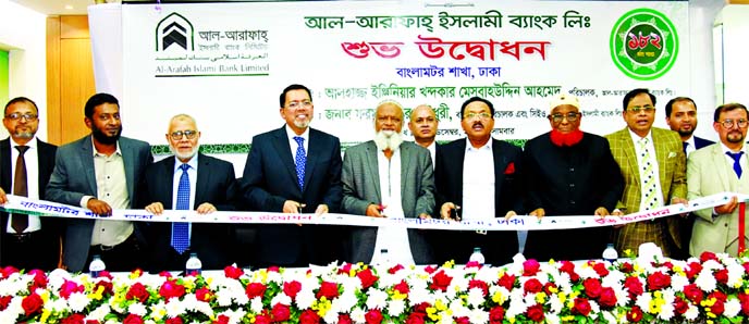 Engr Kh Mesbahuddin Ahmed, Director of Al-Arafah Islami Bank Limited, inaugurating the bank's 182nd branch at Banglamotor in the capital recently. Managing Director Farman R Chowdhury, Directors Md Anowar Hossain, Abdul Malek Mollah, Vice President of FB