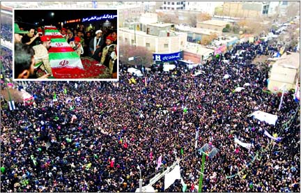 A human tide invaded the streets of Ahvaz in Tehran on the first of the three days of national tribute to the Iranian general Qasem Soleimani, who died Friday in an American attack in Iraq. (Inset) Iranian mourners carry the coffin of Soleimani on Sunday.