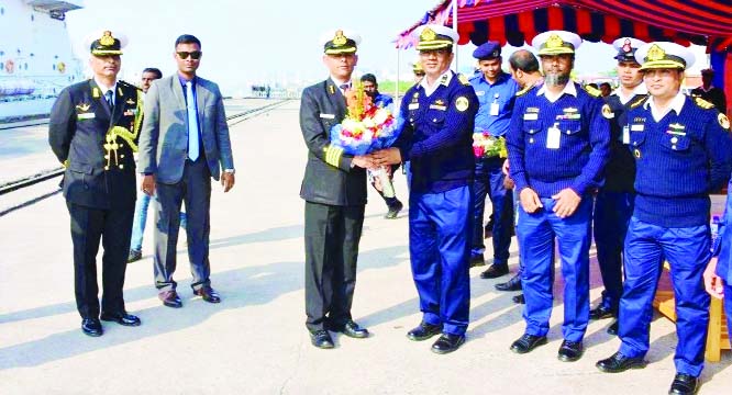 MONGLA(Bagerhat ): Zonal Commanders of Coast Guard, West Zone greeting captains of visiting two ships of Indian Coast Guard at Mongla Port yesterday.