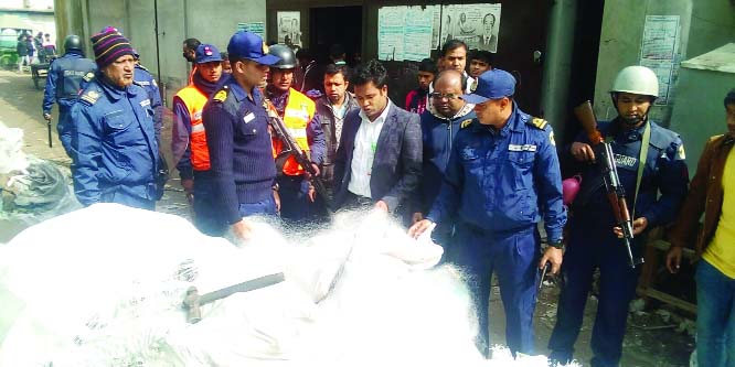 MUNSHIGANJ: Some 803 bags of cotton of current nets , bobbing and current nets were recovered by members of Coast Guard from Nuktarpur area in Panchsar Union on Tuesday.