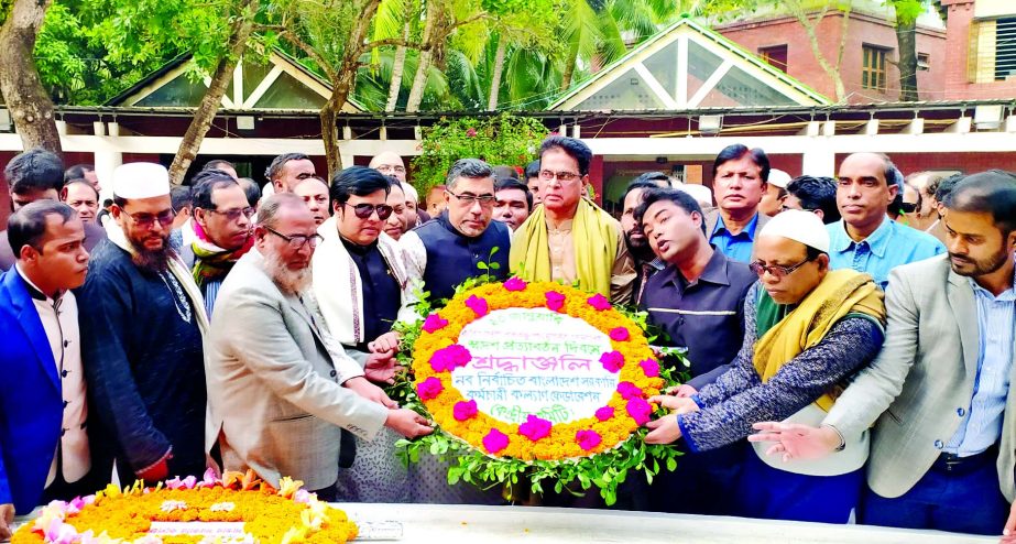 Bangladesh Government Employees Welfare Federation paid tributes to Father of the Nation Bangabandhu Sheikh Mujibur Rahman placing wreaths at his mazar in Tungipara on Friday marking Bangabandhu's Homecoming Day.