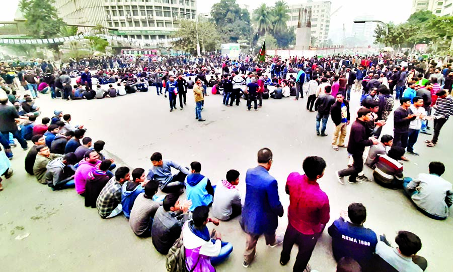 Some students of Dhaka University blocked Shahbagh Intersection on Tuesday demanding deferment of Dhaka city polls due to Sarashwati Puja slated for January 30.