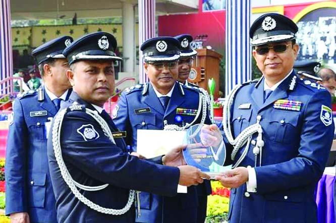 JASHORE: Jashore Police Superintendent Muhammad Ashraf Hossain, PPM, receiving medal from the IGP Dr Mohammad Jabed Patwari, BPM, Bar recently for his outstanding contributions in recovering smuggled goods by Jashore District Police .