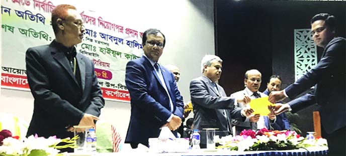 Md Abdul Halim, Secretary of Industries Ministry, handing over appointment letters to officials of the 9th and 10th grade of some factories under the control of Bangladesh Chemical Industries Corporation (BCIC) on Monday. BCIC Chairman Md Haiul Quaium was