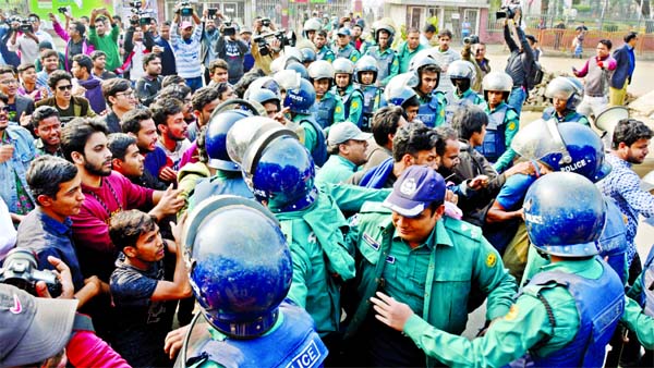 Police thwart Dhaka University students at Shahbagh intersection during their march towards Election Commission programme on Wednesday demanding deferment of Dhaka north and south city corporation elections scheduled for January 30 as it coincides with Sa