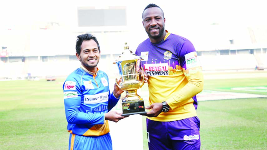 Captain of Khulna Tigers Mushfiqur Rahim (left) and Captain of Rajshahi Royals Andre Russell pose with the championship trophy of the Bangabandhu Bangladesh Premier League at the Sher-e-Bangla National Cricket Stadium in the city's Mirpur on Thursday.