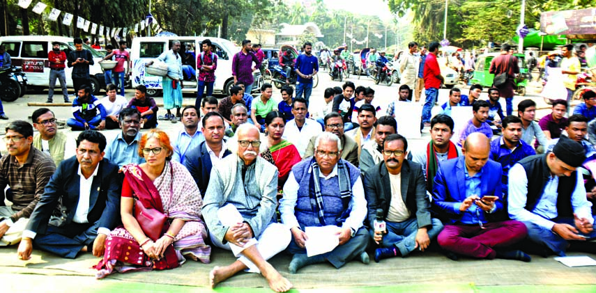 Leaders and activists of Hindu Bouddha Christian Oikya Parishad at the fast unto death programme in front of Raju Sculpture of Dhaka University on Saturday with a call to change the date of elections of Dhaka South City Corporation and Dhaka North City Co