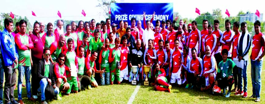 Members of Bangladesh Sports Press Association (BSPA) and players & officials of Bashundhara Kings pose with the trophies at Bashundhara Sports Arena in the city on Friday. Agency photo