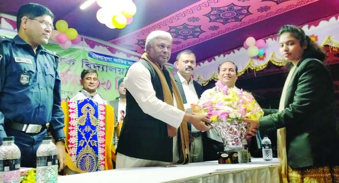 BANARIPARA (Barishal): Md Shah-e- Alam MP handing over prizes among the winners of annual sports and cultural programme of Bisharkandi Chowmohona Ideal High School as Chief Guest on Friday.