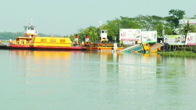 BARISHAL : Road communication with north-eastern part of the district has been disrupted as ferry pontoon has been capsized on Arial Kha River due to boarding of loaded truck. This snap was taken on Saturday.