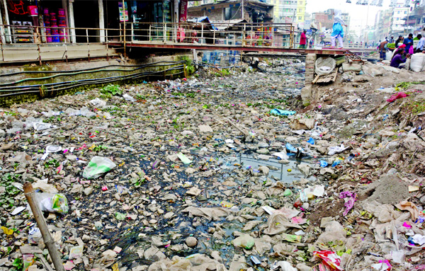 Piles of garbage, mostly plastic bottles and polythene bag, clog the Kutubkhali canal in Dhaka's Jatrabari area. This photo was taken from Shanir Akhra Bazar on Monday.