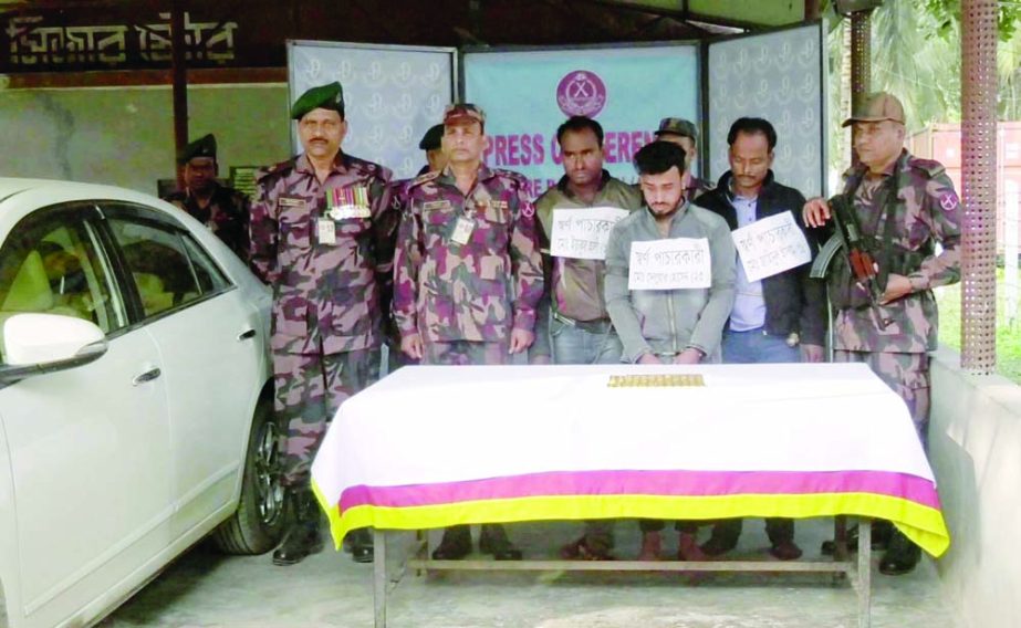 JASHORE: Three gold smugglers with a private car along with 94 pieces of gold bars weighing about 10.935 kg were seized by members of 49 BGB Battalion in front of a brick field beside Natun Hat area in Kotwali thana early Monday.