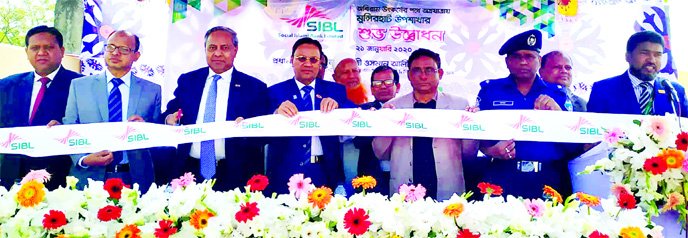 Md. Sirajul Hoque, DMD of Social Islami Bank Limited (SIBL), inaugurating its Sub branch at Munsirhat in Chandpur on Tuesday. Md. Abdul Mottaleb, Head of Branches Control and General Banking Division, other senior officials of the bank and local elites we
