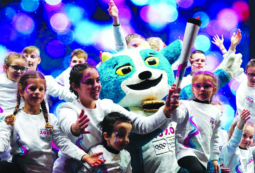 Mascot Yodli and children perform during the closing ceremony of the Lausanne 2020 Winter Youth Olympic Games in Lausanne of Switzerland on Wednesday.