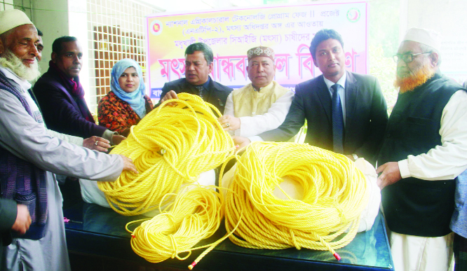 MODHUKHALI (Faridpur): Upazila Chairman Moniruzzaman Bachchu and District Fisheries Officer Md Monirul Islam distributing ropes for nets among fishermen on Thursday .