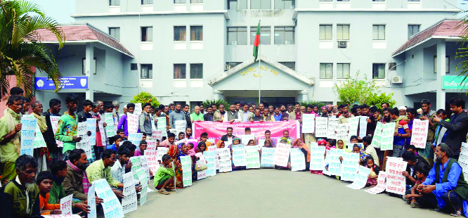 SYLHET: Syed Md Moksud Ahmed, President, Sylhet District Truck and Covered Van Owners Association speaking at a human chain after submission of memorandum to divisional commissioner demanding opening of stone quarry in Jaflong , Sreepur and Bholaganj rece
