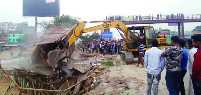 NARAYANGANJ: Illegal constructions on roads and highways were demolished by Road Transport and Highways Division (RTHD) , Narayanganj at Siddhirganj Upazila on Shimrail -Narayanganj Highway on Monday.