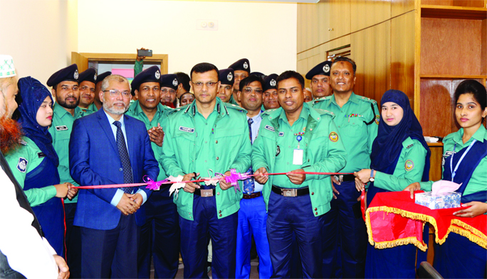 BARISHAL: Md Shahabuddin Khan BPM (Bar), Commissioner, Barishal Metropolitan Police inaugurating Digital Control Room at Sadar Headquarter in Amtola Point recently.