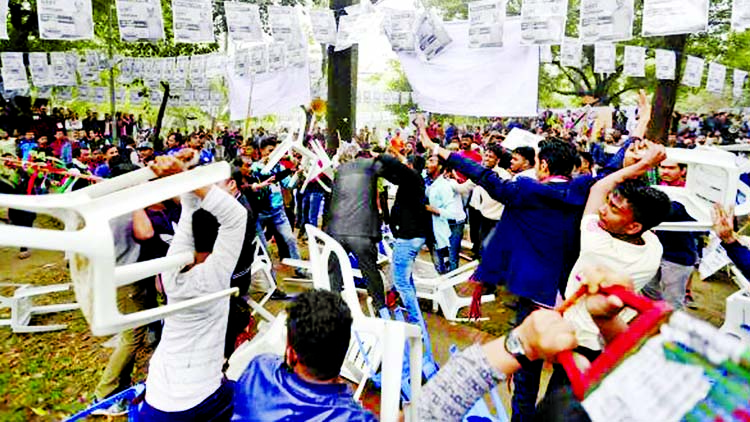 Supporters of two councillor candidates in DNCC involved in clashes during Atiqul's campaign rally at Shaheed Fazle Rabbi Park in Gulshan on Wednesday.