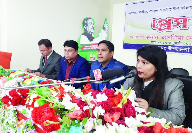 MANIKGANJ: Taslima Mustari, UNO, Daulatpur Upazila speaking at a press briefing on a seminar on role of awareness for safe and regular migration organised by Upazila Administration on Wednesday .