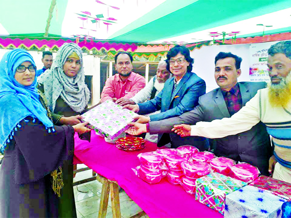 Chief guest former national athlete Md Altaf Hossain handing over prize to the winners in the Annual Sports Competition of Rising Sun Kindergarten at Singair Upazila in Manikganj District on Wednesday. Senior Teacher of Singair Government High School Aziz