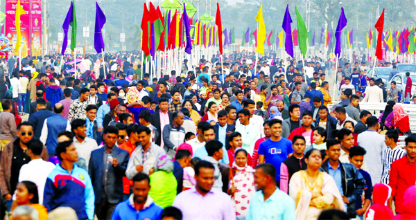 A large number of visitors returned home from the venue of Dhaka International Trade Fair on Friday as the fair has been closed for two days due to Dhaka City Corporations elections.