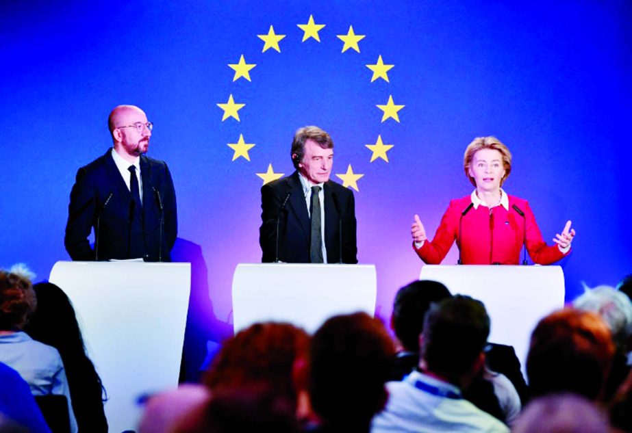 European Council President Charles Michel (left), European Commission President Ursula von der Leyen (right) and European Parliament President David Sassoli (centre) give a press conference on Brexit at the EU Parliament.