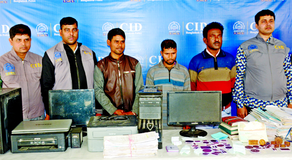 Criminal Investigation Department (CID) personnel in brown jacket present three suspected members of a fraud gang before media at its headquarters in Dhaka on Wednesday. CID arrested them from Pirgacha in Rangpur for their alleged involvement in deceiving