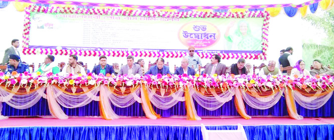 BOALMARI(Fraidpur): The inaugural ceremony of Boalmari Poura new Bus Terminal was held at Mahila College Crossing yesterday. Monjur Hossain MP was present as Chief Guest while, Md Alimuzzzaman SP and MM Mosharrof Hossain, Upazila Chairman as special