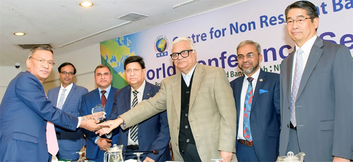 Dr A K M Mashiur Rahman, Economic Advisor to PM and Dr A K Abdul Momen, MP, Foreign Affairs Minister, handing over Remittance Award-2019 to Md Abdus Salam Azad, CEO & Managing Director of Janata Bank at the Pan Pacific Sonargaon Hotel conference room on S