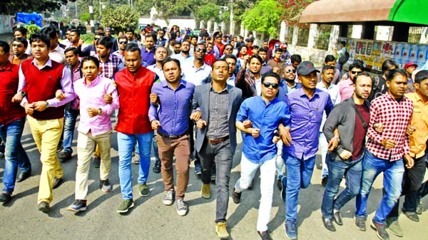 Jatiyatabadi Chhatra Dal brought out a procession on Dhaka University campus on Monday demanding release of BNP Chief Begum Khaleda Zia and her proper treatment.