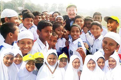 Sir Frank Peters is seen with some happy smiling participants at the Matrichaya Ideal School Sports Day in Laionhati in the city recently. (Photo Ashikur Rahman)