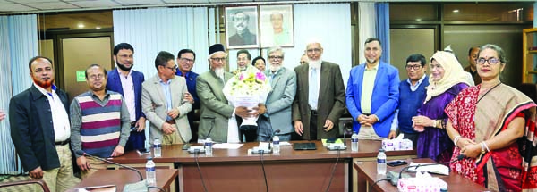 GAZIPUR: Dr. Sheikh Mohammad Bokhtiar, Executive Chairman of Bangladesh Agricultural Research Council is being greeted by officials of Bangladesh Agricultural Research Institute (BARI) during his visit yesterday. Dr. Md. Abdul Wahab, Director General