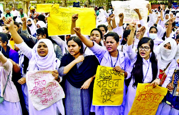 Students of the city's Badrunnessa Mahila College staged a demonstration in front of the Jatiya Press Club on Tuesday demanding trial of those involved in raping child Amena and Sinha.