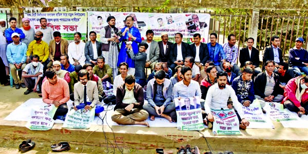 Convenor of Nagorik Oikya Mahmudur Rahman Manna speaking at a rally organised by Adarsha Nagorik Forum in front of the Jatiya Press Club on Tuesday to realize its various demands including cancellation of results of Dhaka City Corporations elections.