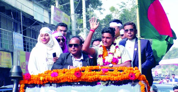 Inhabitants of Narail accord a reception to player of Bangladesh Under-19 Cricket team Avishek Das (wearing floral wreath) at Narail on Thursday.