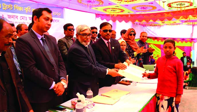 Md Ataur Rahman Prodhan, Managing Director of Sonali Bank, distributing scholarship of Rafat Jalil Welfare Trust among the students of Thangajhara Government Primary School in Lalmonirhat recently. Trust's Chairman Firoza Begum and its General Secretary