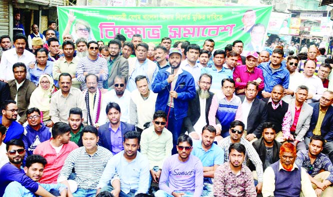 BOGURA: Former MP Helaluzzaman Talukder Lalu speaking at a demonstration at Nababbari Road on Saturday demanding release of BNP Chairperson Begum Khaleda Zia .