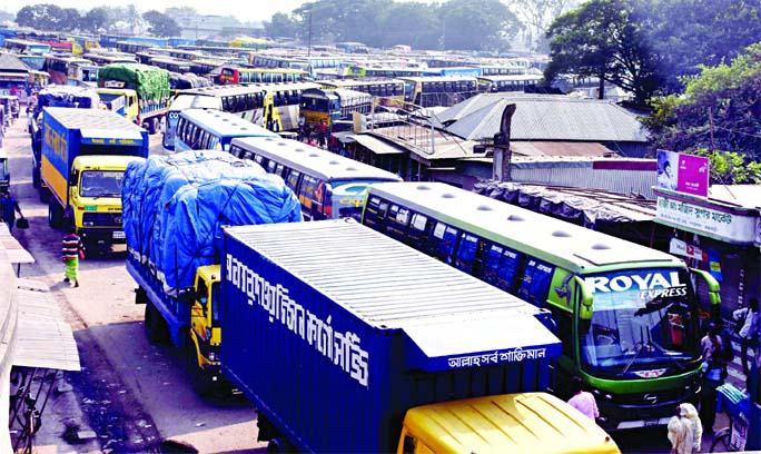 Several hundred vehicles remained stranded on both sides of Paturia-Daulatdia Ferry Terminal on Sunday as dense fog disrupts the ferry operations for about four hours.