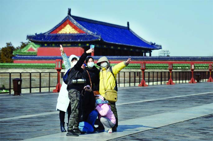People in China have slowly started to return to work after the coronavirus outbreak forced an extension of the Lunar New Year holidays.