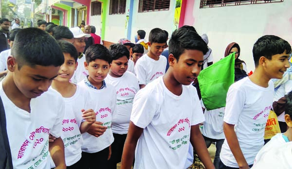 KALAI(Joypurhat) : A marathon race was held at Omar Kindergarten School and Academy at Kalai Upazila on Monday.