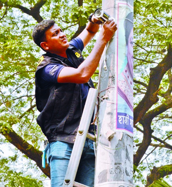 A member of RAB engaged in setting CCTV at the Central Shaheed Minar area in the city on Tuesday for security measures on the occasion of 'Amar Ekushey' and also International Mother Laguage Day.