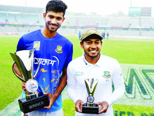 Nayeem Hasan (left) with the champions trophy of the Bangladesh-Zimbabwe Test series and Mushfiqur Rahim with the Man of the Match award pose for a photo session at the Sher-e-Bangla National Cricket Stadium in the city's Mirpur on Tuesday.